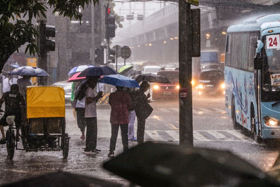 THUNDERSTORM-DOWNPOUR-MANILA
